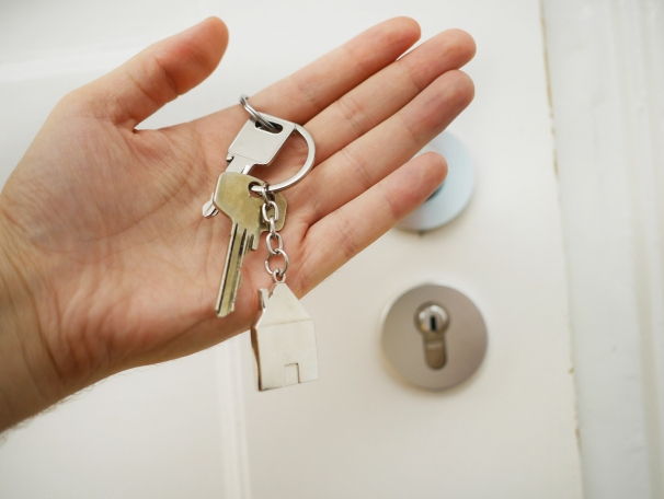https://JulieJomes.StopRentingStartOwning.com